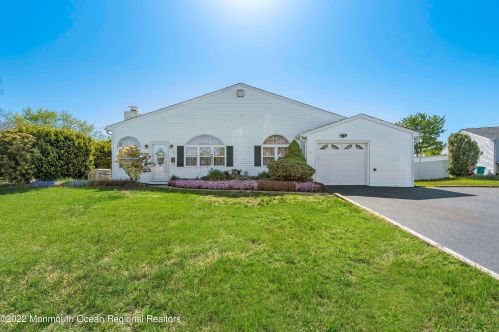 3 Alice Pl, Hazlet, NJ 07730-2001