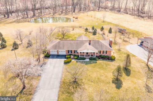 3127 Spohrs Rd, Berkeley Springs, WV 25411-3562