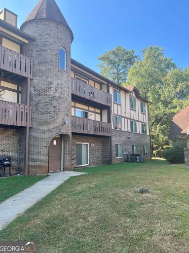 1024 Camelot Dr, Atlanta GA  30349-6562 exterior