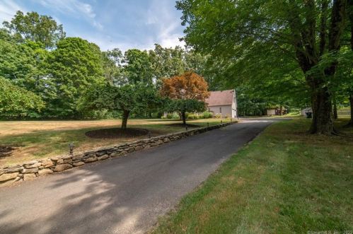 251 New Haven Rd, Waterbury, CT 06712-1633