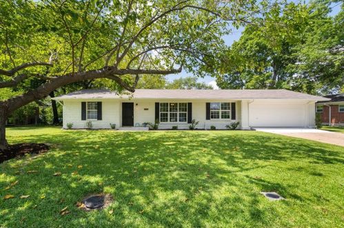211 Joe White St, Rockwall, TX 75087-2206