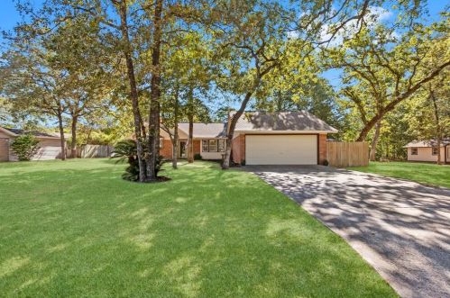 111 Butlers Ct, Conroe TX  77385-7907 exterior