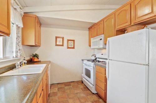 253 8th Ave, Valley Home, CA 95361-3210