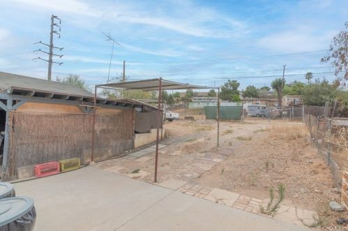 3564 Valley Way, Riverside CA  92509-1450 exterior