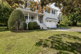 11 Herman Ave, Tokeneke, CT 06820-4304