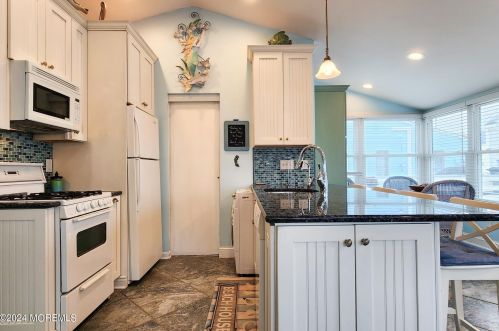 31 Crane Way, Lavallette NJ 08735-1306 exterior