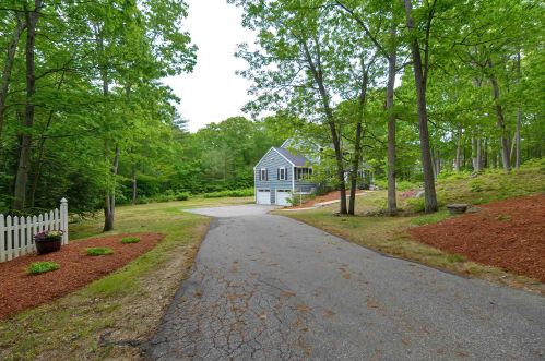 76 Grapevine Dr, Auburn, NH 03032-3425