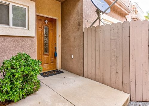 8024 Telegraph Rd, Downey, CA 90240-2139