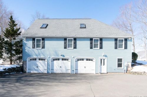 17 Winterbrook Rd, Waterbury, CT 06716-1340