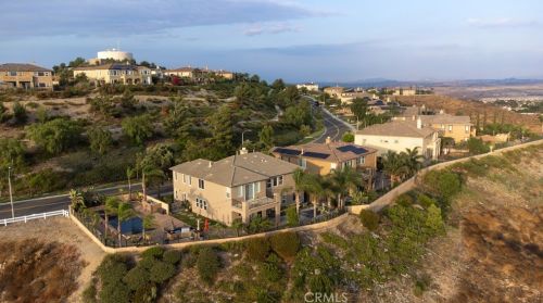 18458 Lakepointe Dr, Riverside CA  92503-0252 exterior