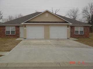 201 Palmer Ct, Pleasant Hill, MO 64080-7802