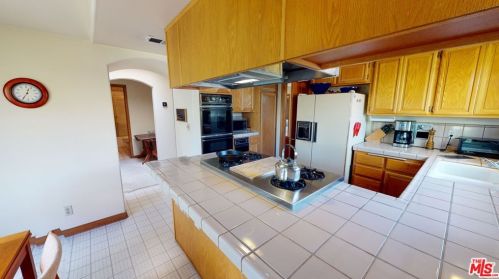 10 Dover Pl, Manhattan Beach, CA 90266-7228