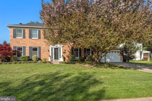 2208 Halter Ln, Herndon, VA 20191-5822