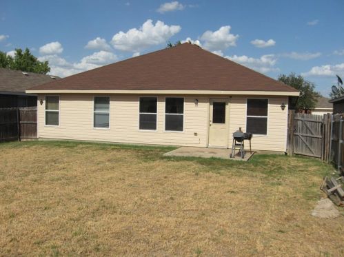 1429 Royal Meadows Trl, Fort Worth TX  76140-5760 exterior