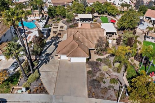 6739 New Ridge Dr, Riverside, CA 92506-4903