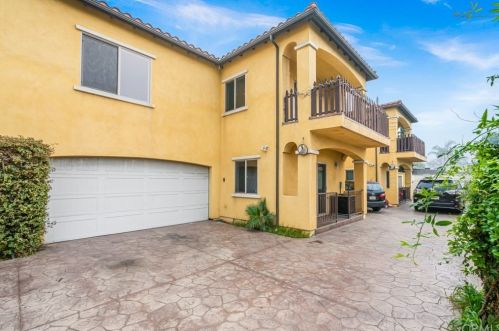 3932 111th St, Inglewood, CA 90303-2132