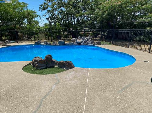4880 Peach Ave, Manteca, CA 95337-8546
