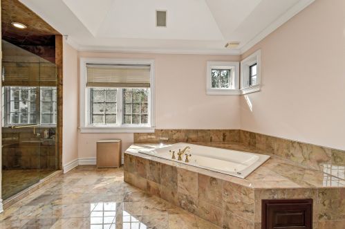 102 Ambriance Dr, Willowbrook IL  60527-0801 exterior