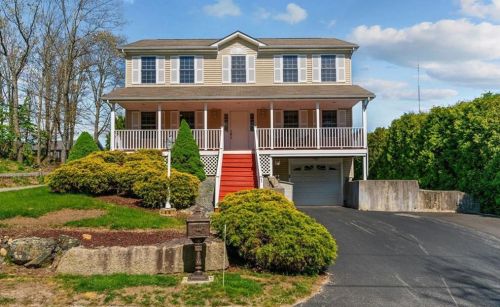 45 Downing Dr, Providence, RI 02919-6438
