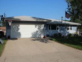 1237 Columbia Dr, Bismarck, ND 58504-6517