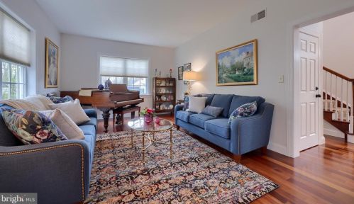 3 Twin Oaks Holw, Lancaster PA  17601-2234 exterior