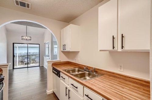 718 Dulwich St, Austin TX  78748-6512 exterior