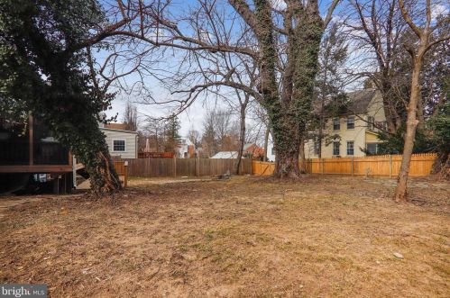 8401 Cedar St, Silver Spring MD 20910-4324 exterior