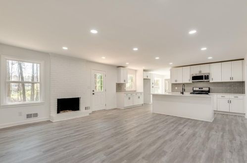 4170 Springlake Cir, Buford, GA 30519-3942