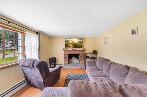40 Meadowview Dr, Torrington, CT 06790-3437