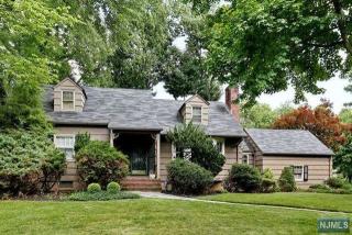 456 Seminole St, Oradell, NJ 07649-1449