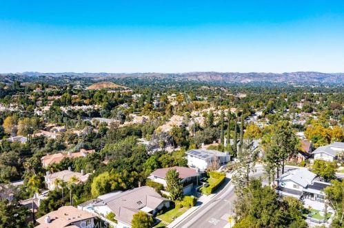 4259 Meadow Lark Dr, Calabasas, CA 91302-1848