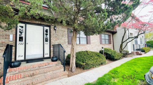 722 Orlando St, Edison, NJ 08817-3341
