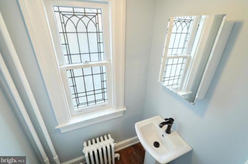 437 Carlisle St, Hanover PA 17331-2188 exterior