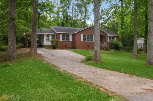 37 Parks Ave, Newnan, GA 30263-1557
