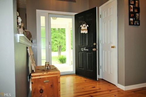124 Bridgewater Dr, Jackson, GA 30233-3826