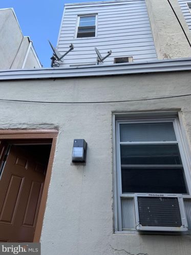 2140 10th St, Philadelphia PA 19148-3005 exterior