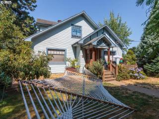 8963 Hvn Ave, Portland OR  97203-2729 exterior