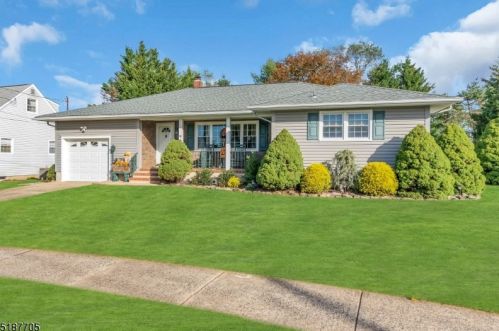 56 Richard Ave, Manville, NJ 08835-1933