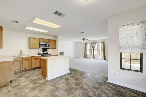 400 Masonwood Dr, Uhland TX 78640-4609 exterior