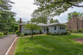 22 Old Smalleytown Rd, Warren, NJ 07059-5446