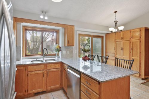 1131 Goodview Ave, Saint Paul MN  55128-6129 exterior