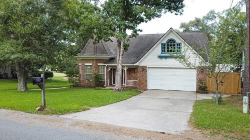 72 Rolling Hills Dr, Conroe TX  77304-1261 exterior