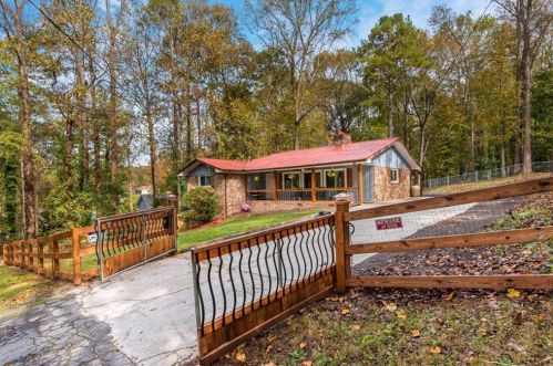 1552 Todd Ln, Lilburn, GA 30047-4424