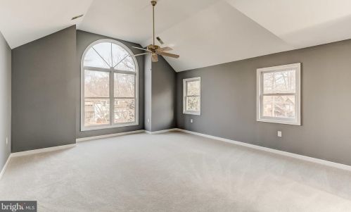 6125 Wooded Run Dr, Columbia MD 21044-3800 exterior