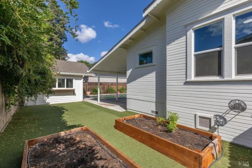 302 Scott St, Ukiah CA  95482-4320 exterior