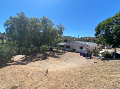 10857 Oak Creek Dr, Lakeside, CA 92040-1647