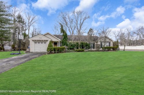 15 Chelsea Rd, Jackson Twp, NJ 08527-2610