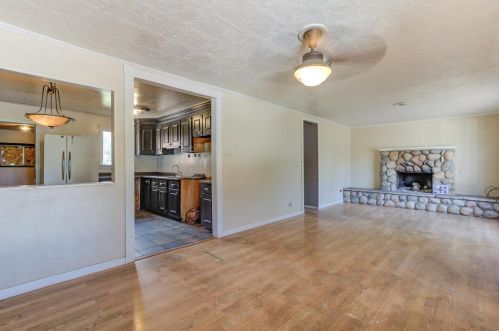 6749 Airport Rd, Redding, CA 96002-9427