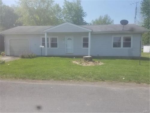 562 Goodner St, Nashville, IL 62263-1007
