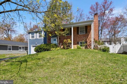 29 New Castle Ln, Willingboro, NJ 08046-1301